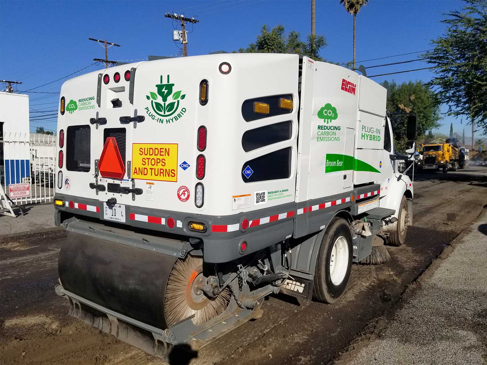 Plug-In Hybrid Electric Broom Bear street sweeper